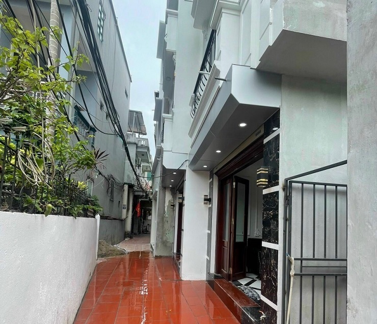 Nhà trong ngõ nhỏ tại Hà Nội tăng giá chóng mặt, cầm tiền tỷ không mua nổi nhà - 1