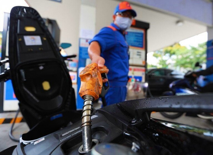 Giá xăng đồng loạt giảm trong khi giá dầu tăng mạnh kể từ 15h chiều nay ngày 5/9 - 1