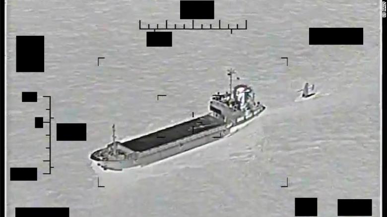 Tàu chiến, trực thăng Mỹ ngăn Iran đoạt thuyền không người lái - 1