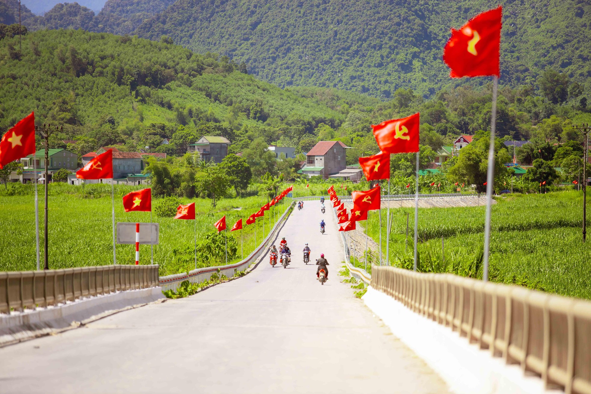 Không khí chào mừng Quốc khánh 2/9 trên khắp mọi miền Tổ quốc - 16