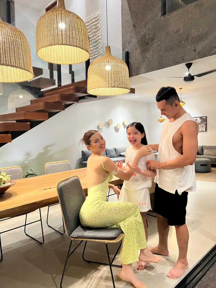 Bị mỉa mai nhà vô phúc mới lấy gái già có con, chồng Phương Trinh Jolie đáp trả đanh thép - 2