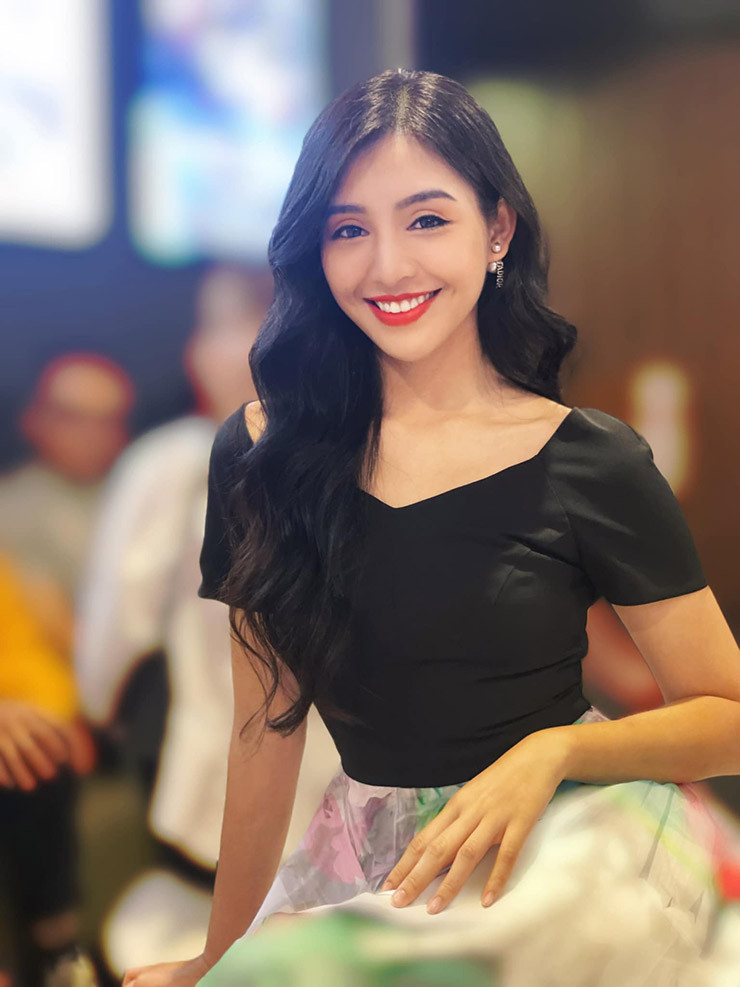 Cô giáo dạy nhảy sexy khoe dáng với trang phục bó sát, đồ bơi - 15