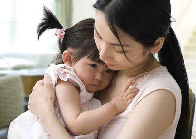 Nằm thủ thỉ con gái 2 tuổi bỗng nhắc tới chị gái chồng, tôi nghe xong mà điếng người - 2