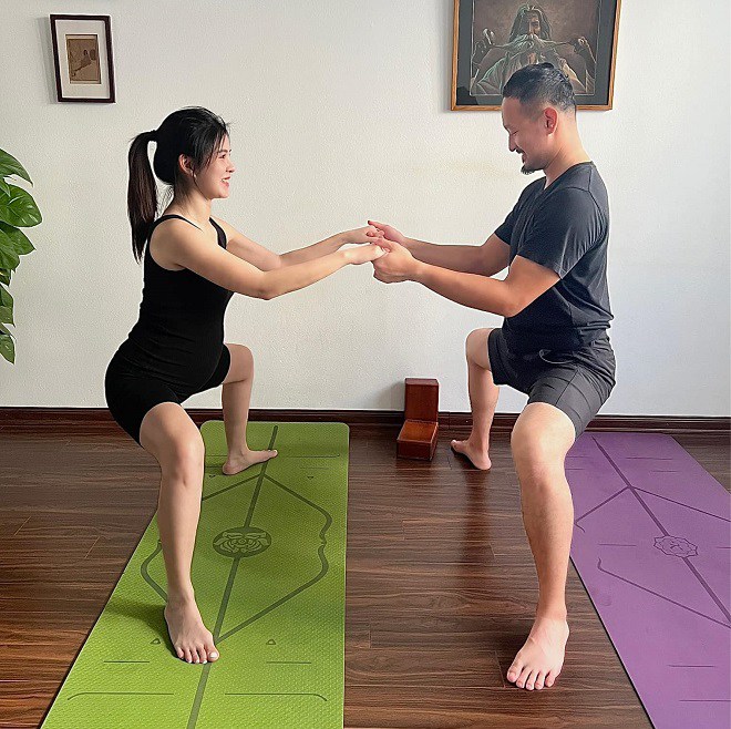 Nữ MC đi nhầm sân golf được chồng doanh nhân, giờ mang bầu &#34;đòi&#34; chồng đẻ thay - 4