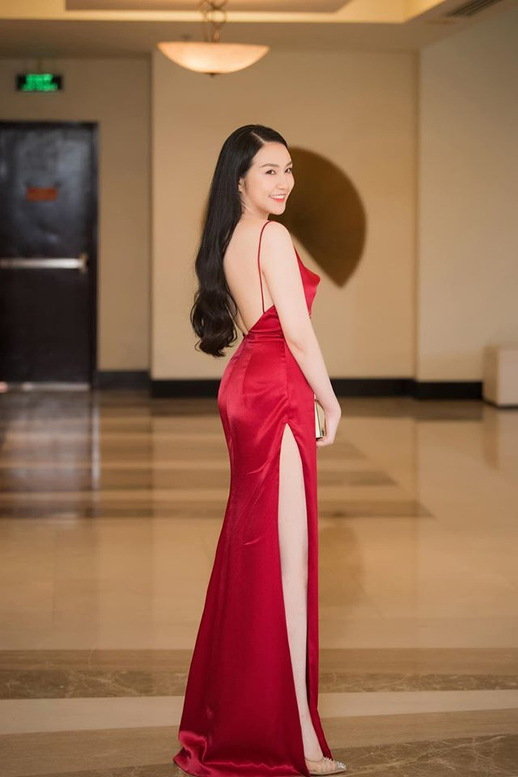 Vợ CEO giàu sụ khiến Tuấn Hưng "chịu trói sớm", body gợi cảm vạn người mê - 5