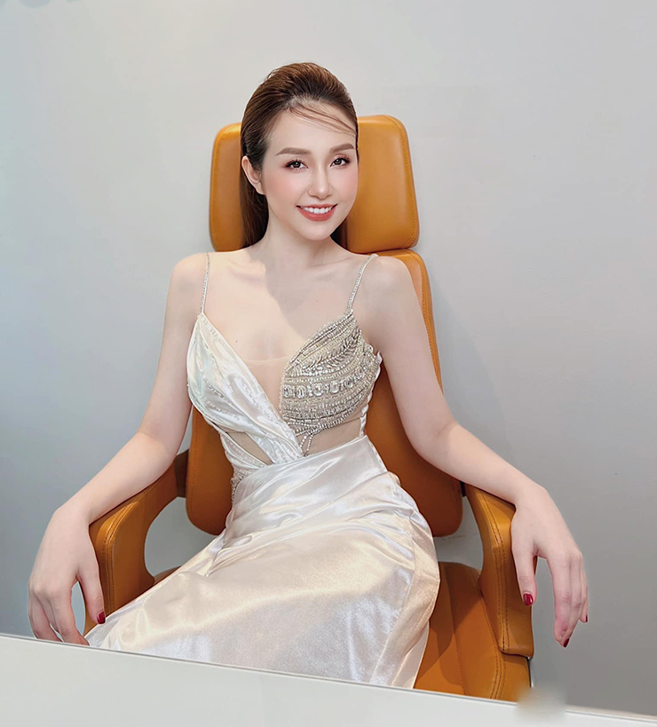 Vợ CEO giàu sụ khiến Tuấn Hưng "chịu trói sớm", body gợi cảm vạn người mê - 7