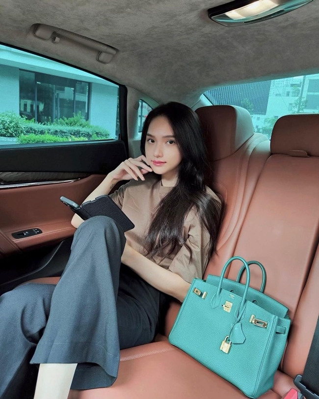 Midu, Hà Hồ diện mốt &#34;cởi mở&#34; đi làm, ai nấy đứng ngồi không yên - 17