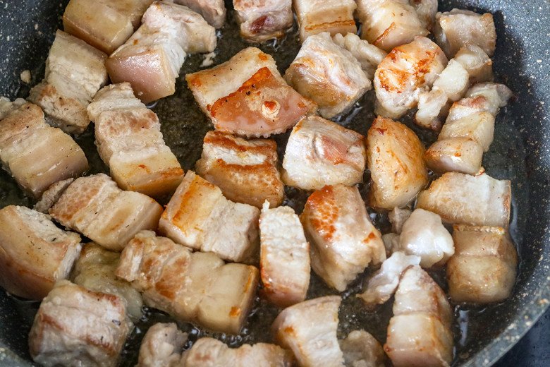 Mát trời làm thịt kho trứng lại thêm vài gia vị kiểu này, ăn xong ai cũng tấm tắc khen - 5