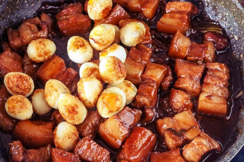 Mát trời làm thịt kho trứng lại thêm vài gia vị kiểu này, ăn xong ai cũng tấm tắc khen - 9