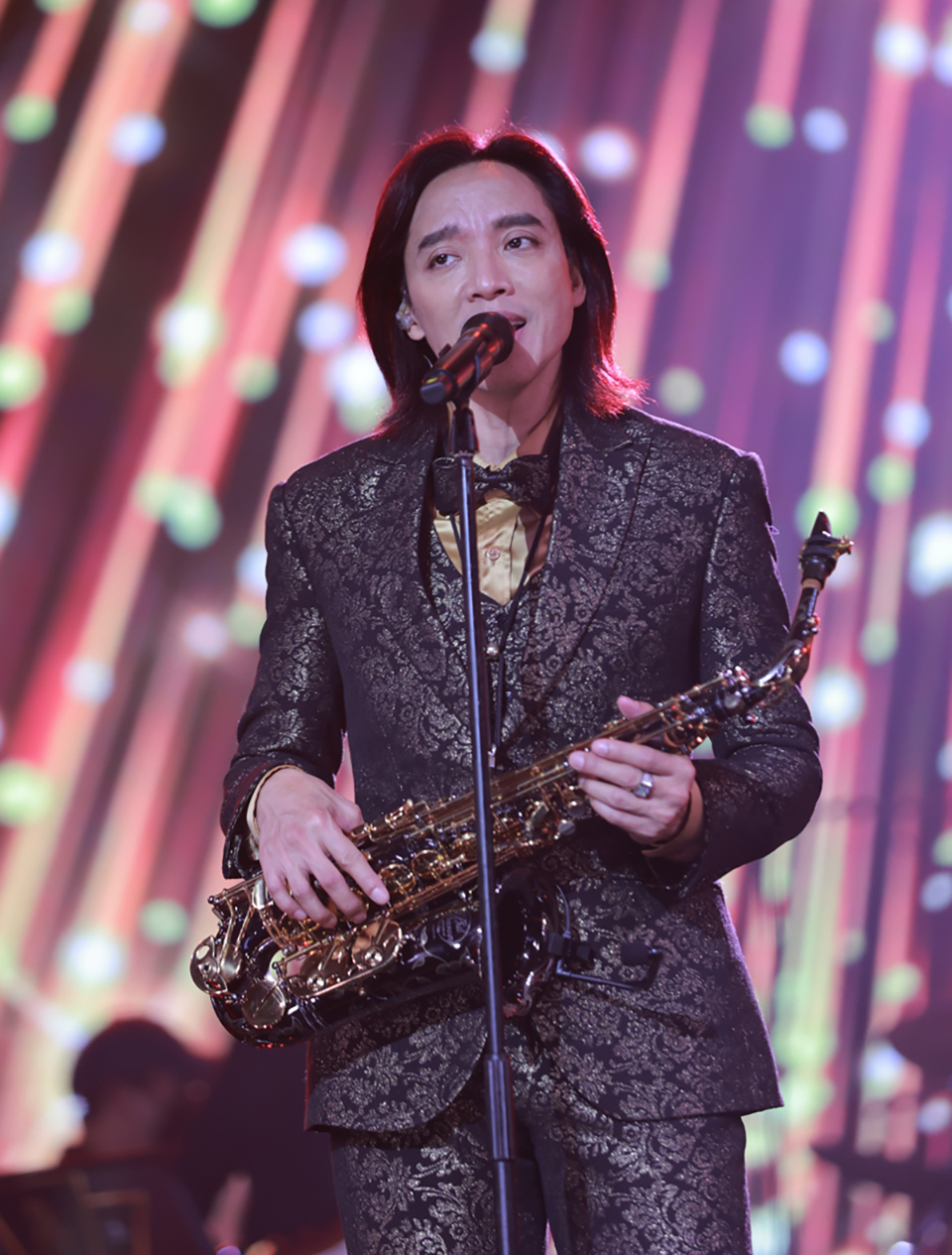 Hoài Phương: “Việt Hương không xinh, chân dài như Hoa hậu… nhưng đẹp về tâm đức” - 2