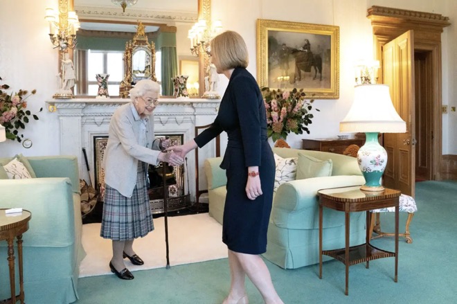 Quốc ca, tiền, cờ hoàng gia Anh sẽ thay đổi sau khi nữ hoàng Elizabeth II tạ thế? - 1