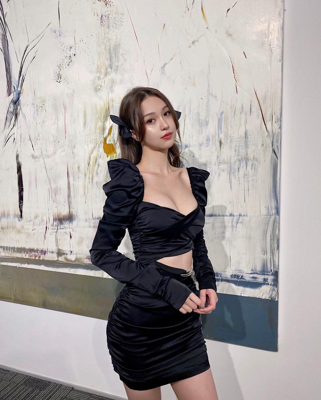 "Hot mom Trung Quốc" liều lĩnh mặc trái "luật ngầm" nhưng không bị chê bai - 6