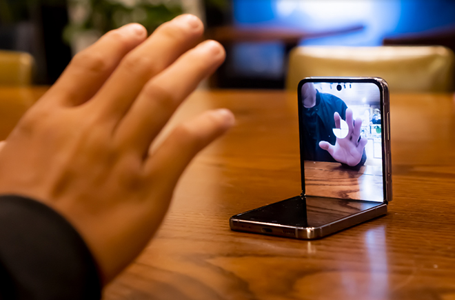 Tính linh hoạt “Flexcam” khiến giới trẻ háo hức “xuống tiền” với Galaxy Z Flip4 - 3