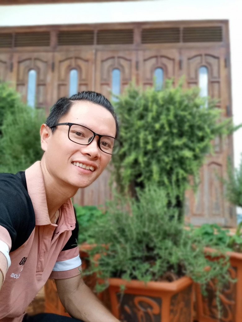 Nhổ tiêu trồng thảo mộc, 8X Pleiku được vườn đẹp như tranh, góc nào cũng thơm nức mũi - 1