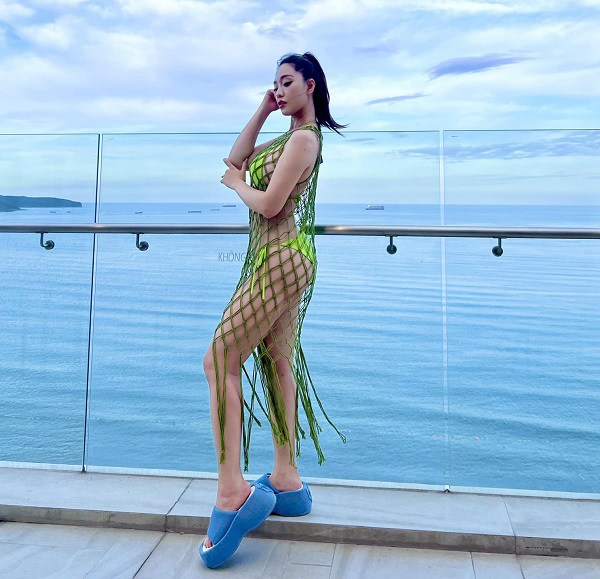 Cựu tiếp viên hàng không làm mẹ 2 con vẫn đẹp "mòn con mắt", 10 năm chồng còn mê như điếu đổ - 6