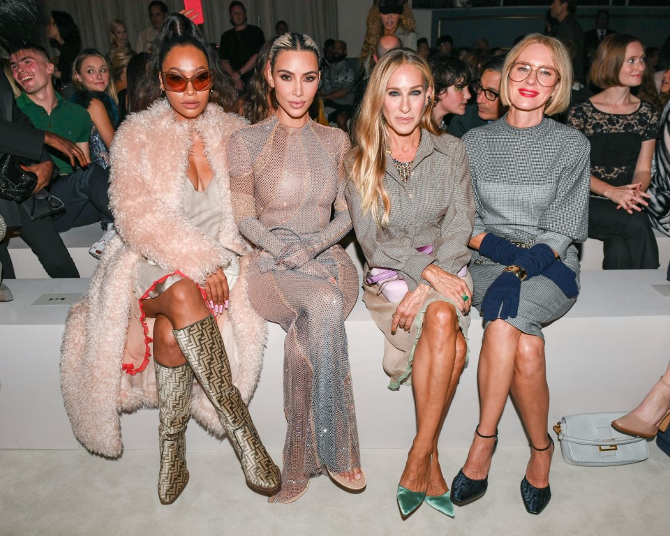 "Siêu mẫu vàng" Linda Evangelista trở lại huy hoàng trên sàn catwalk của Fendi - 2