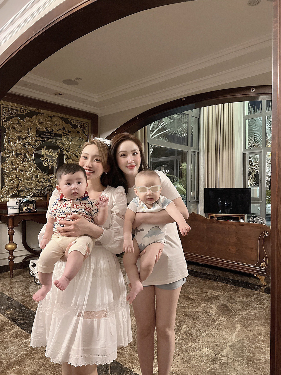 Vợ chồng Chi Bảo thăm nhà Bảo Thy, lộ cơ ngơi “khủng” của “Công chúa bong bóng” - 3