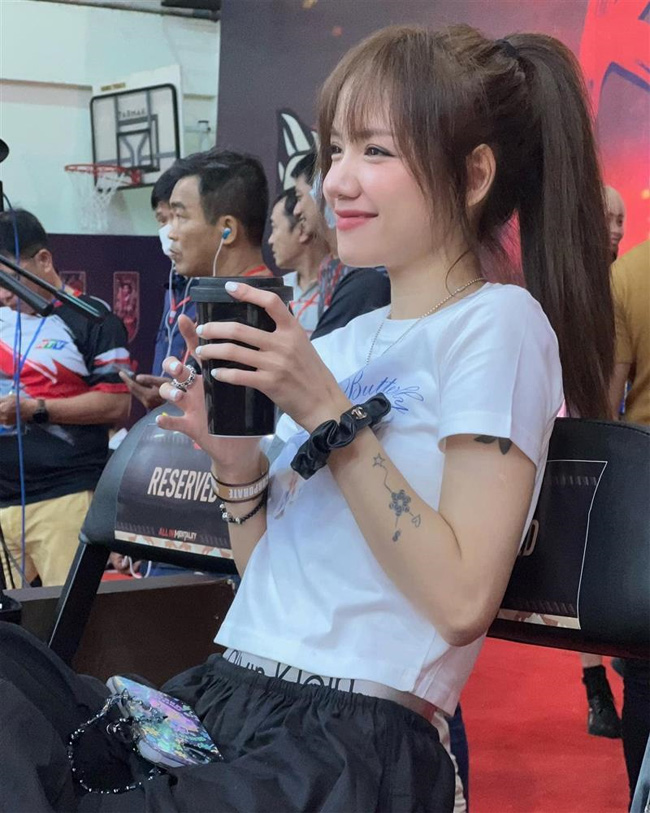 Lương Bích Hữu lộ nhan sắc thật qua ảnh chụp vội, sự thật ra sao với đồng niên? - 14