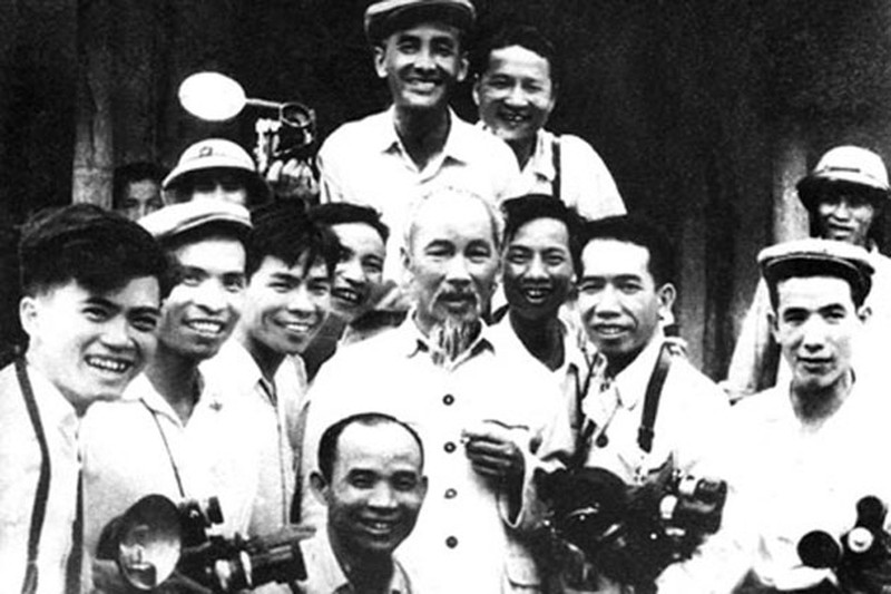 Bác Hồ với văn học nghệ thuật - 2