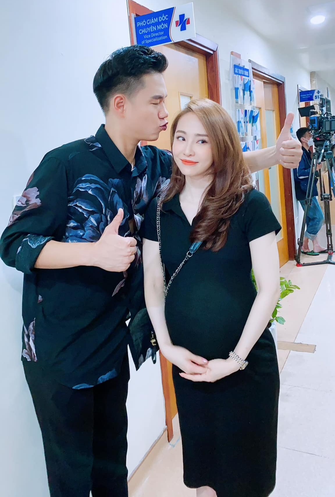 Hình ảnh Quỳnh Nga lộ bụng bầu vượt mặt, sao Việt ồ ạt chúc mừng gây sốt MXH - 2