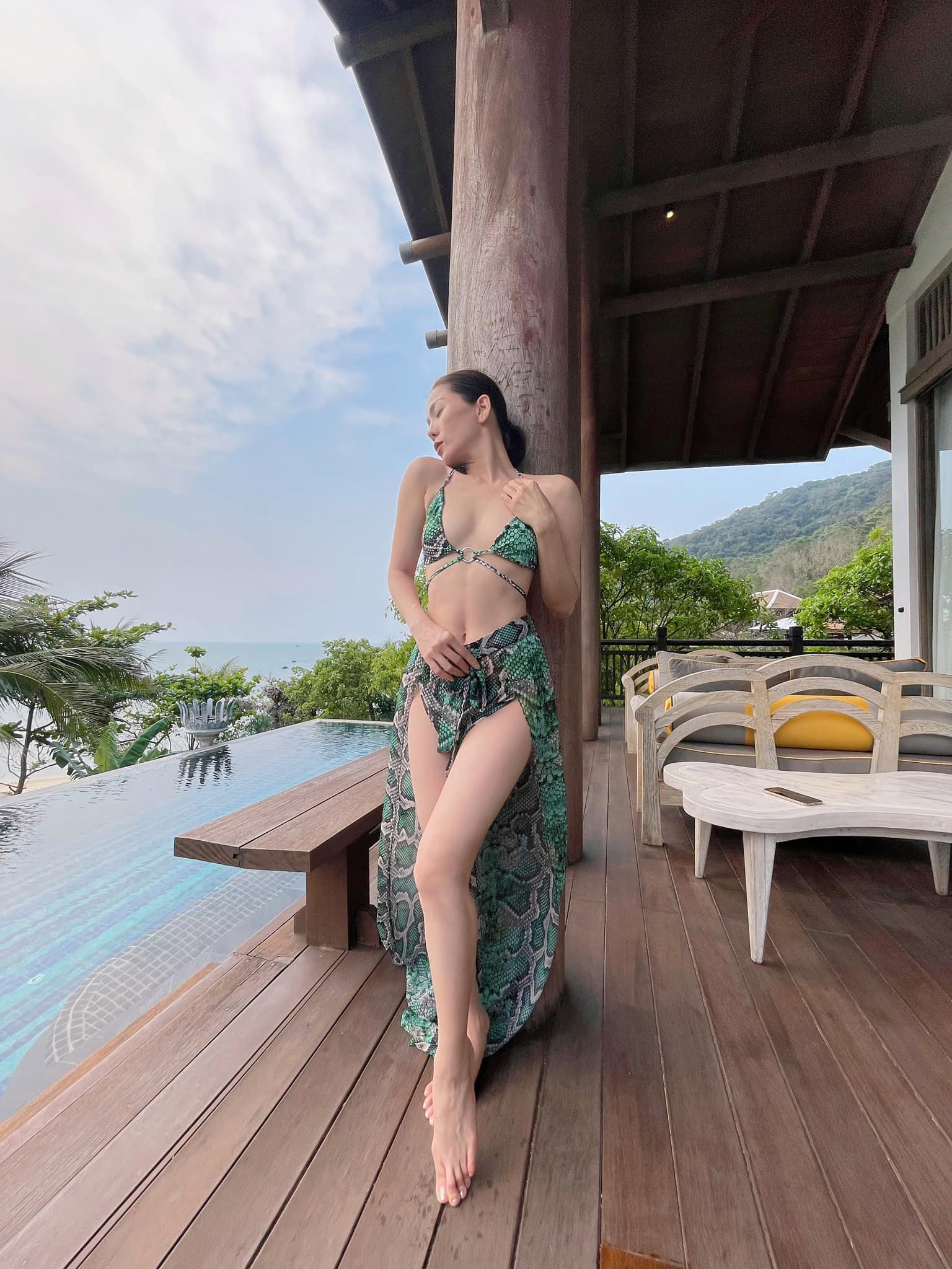 Lệ Quyên diện áo bơi khoe body đẹp tuổi 41 - 2