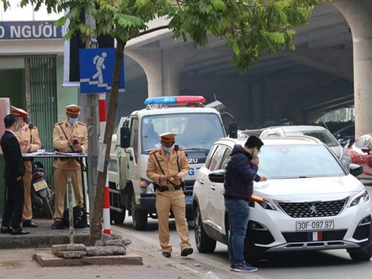 Hà Nội: Nghiêm cấm cán bộ can thiệp vào việc xử lý vi phạm giao thông