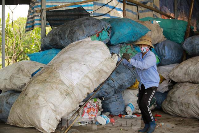 Cuộc sống mưu sinh của người dân tại ‘thủ phủ’ phế liệu nhựa ven đô Hà Nội - 3