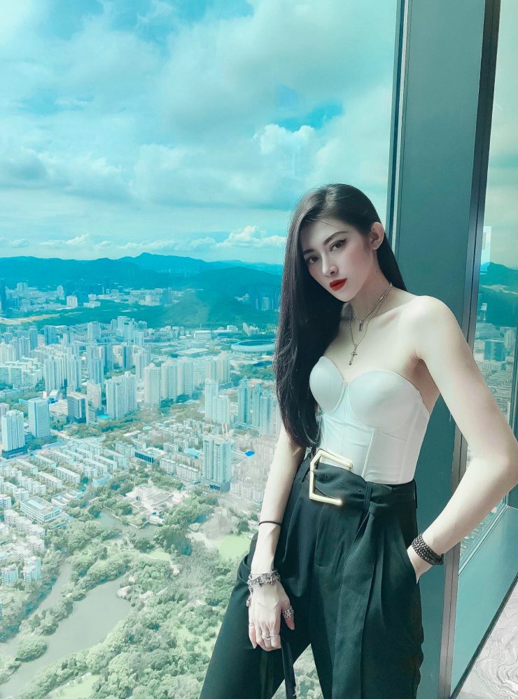 2 cô gái Quảng Bình hút triệu người theo dõi vì mặt xinh, thân hình hoàn hảo như "búp bê sống" - 16