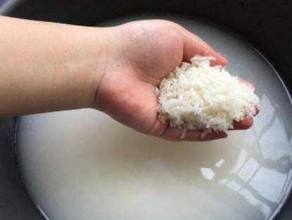 Ẩm thực - Khi nấu cơm, bạn vo gạo bao nhiêu lần? Nhiều người làm sai khiến cơm không thơm, mềm