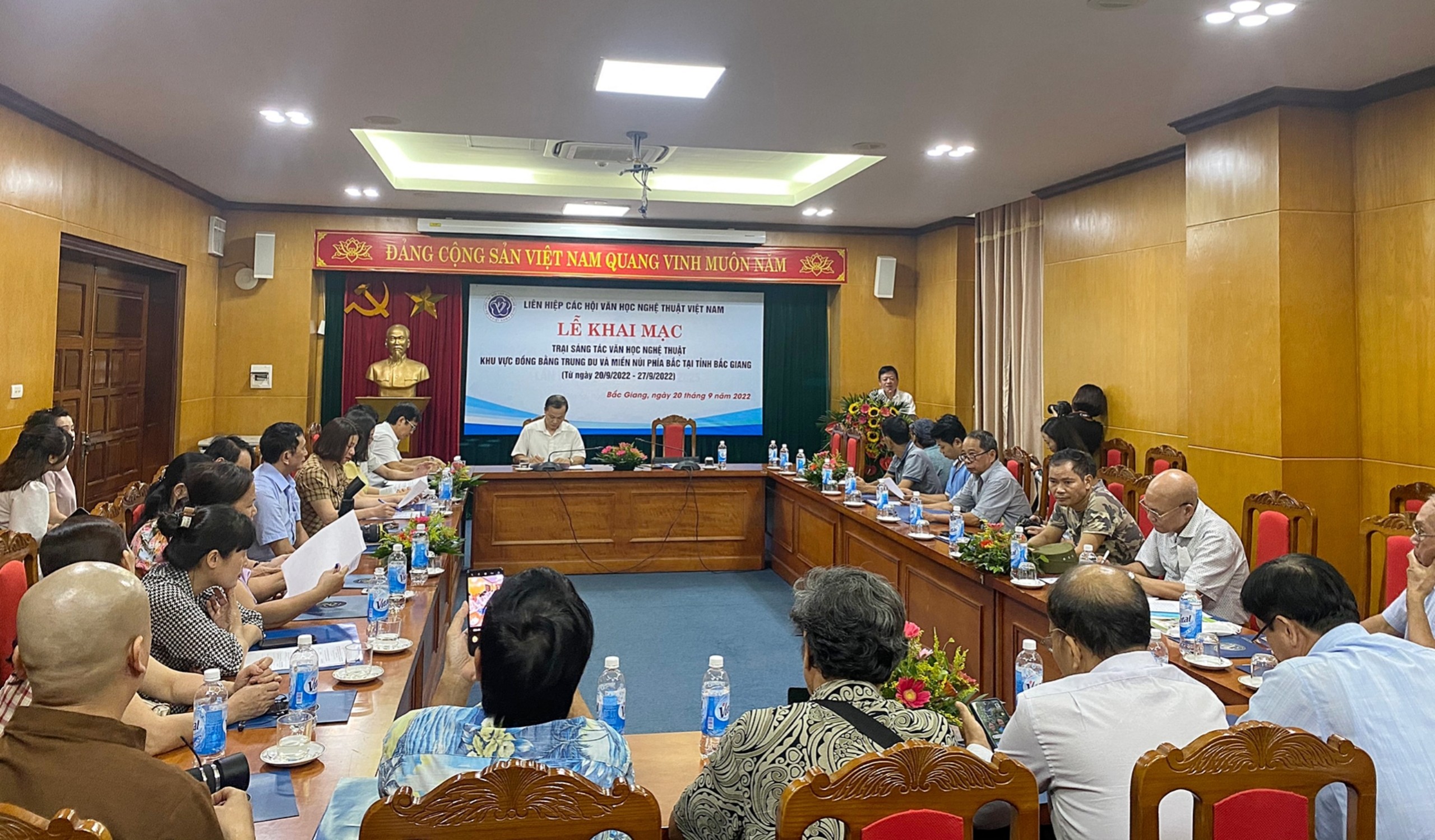 Liên hiệp các Hội Văn học nghệ thuật Việt Nam tổ chức trại sáng tác văn học nghệ thuật tại tỉnh Bắc Giang - 1