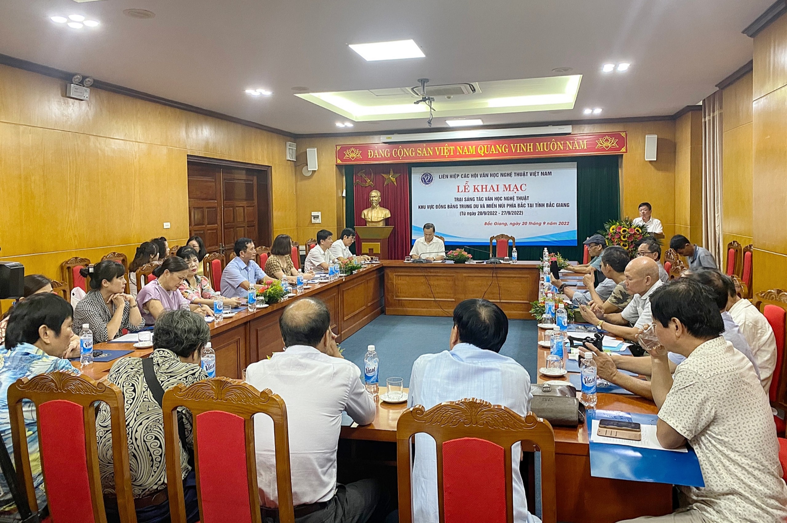 Liên hiệp các Hội Văn học nghệ thuật Việt Nam tổ chức trại sáng tác văn học nghệ thuật tại tỉnh Bắc Giang - 4