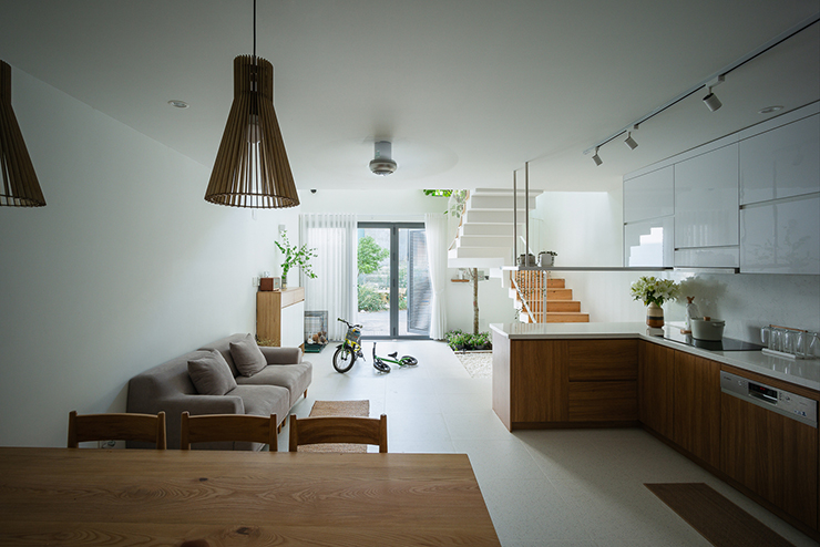 Nhà 50m2 ở TP.HCM gây tò mò vì mang sân vườn, ban công &#34;gói gọn&#34; trong nhà - 8