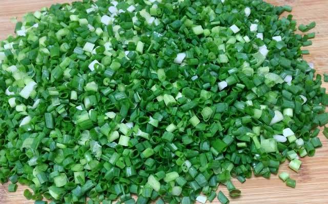 Hành lá mua nhiều ăn không hết, nhúng vào nước này rồi cất để vài tháng đến nửa năm vẫn tươi - 4
