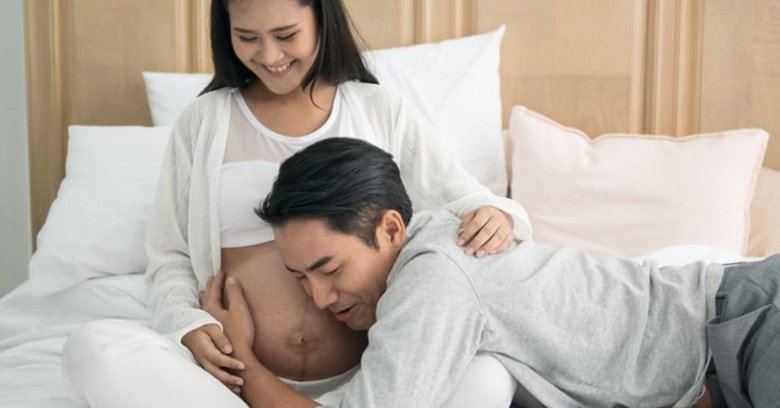 Bụng bầu vượt mặt mà đêm nào vợ cũng khều chân khiến chồng căng thẳng vã mồ hôi - 1