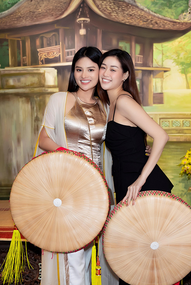Vũ Thu Phương rạng rỡ xuất hiện bên các con chung, con riêng của chồng - 9