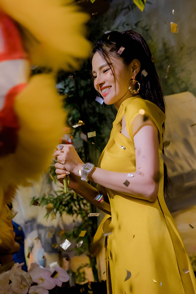 Vũ Thu Phương rạng rỡ xuất hiện bên các con chung, con riêng của chồng - 4