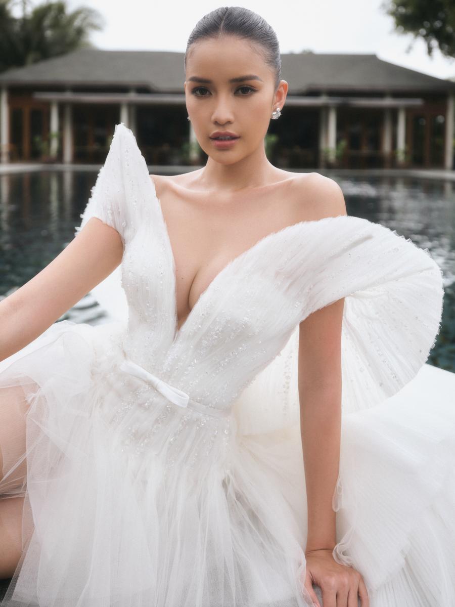 Hoa hậu Ngọc Châu kiêu sa trong váy cưới của Lê Thanh Hòa - 6