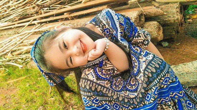 Bé gái Gia Lai giống hệt mỹ nhân đẹp nhất Philippines: Học mẫu giáo biết giúp mẹ đơn thân kiếm tiền mưu sinh - 7