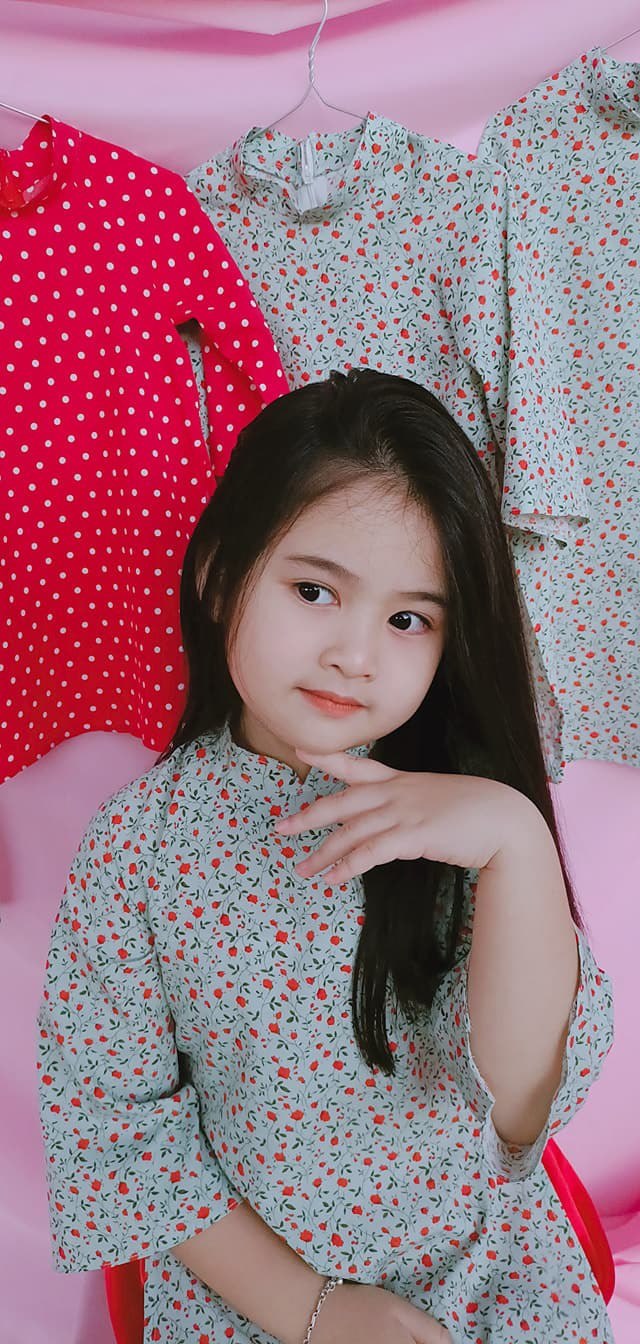 Bé gái Gia Lai giống hệt mỹ nhân đẹp nhất Philippines: Học mẫu giáo biết giúp mẹ đơn thân kiếm tiền mưu sinh - 6