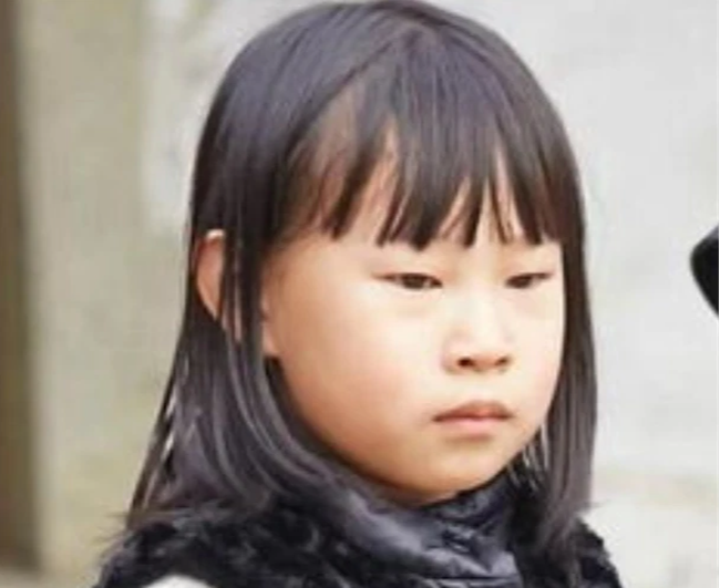 Mỹ nhân Trương Đình khổ sở vì con gái bị chê "mẹ công con quạ", nay ái nữ thay đổi nhận không ra - 8