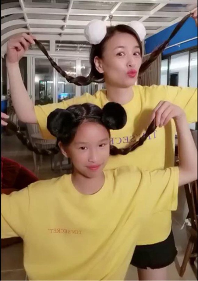 Mỹ nhân Trương Đình khổ sở vì con gái bị chê "mẹ công con quạ", nay ái nữ thay đổi nhận không ra - 5