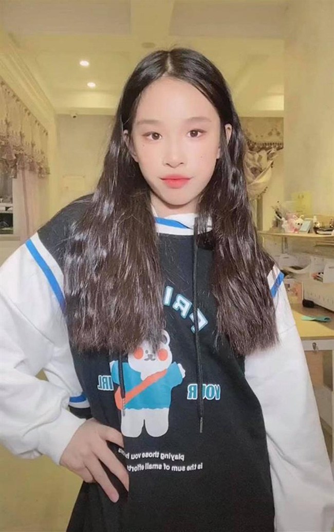 Mỹ nhân Trương Đình khổ sở vì con gái bị chê "mẹ công con quạ", nay ái nữ thay đổi nhận không ra - 4