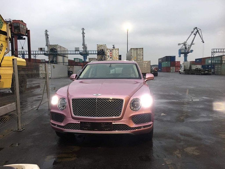 Hàng hiếm Bentley Bentayga màu Passion Pink tại Việt Nam được chào bán “giá rẻ” - 2
