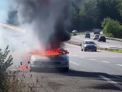 Giao thông - &quot;Siêu ngựa&quot; Ferrari F355 bất ngờ bốc cháy khi đang được lái thử