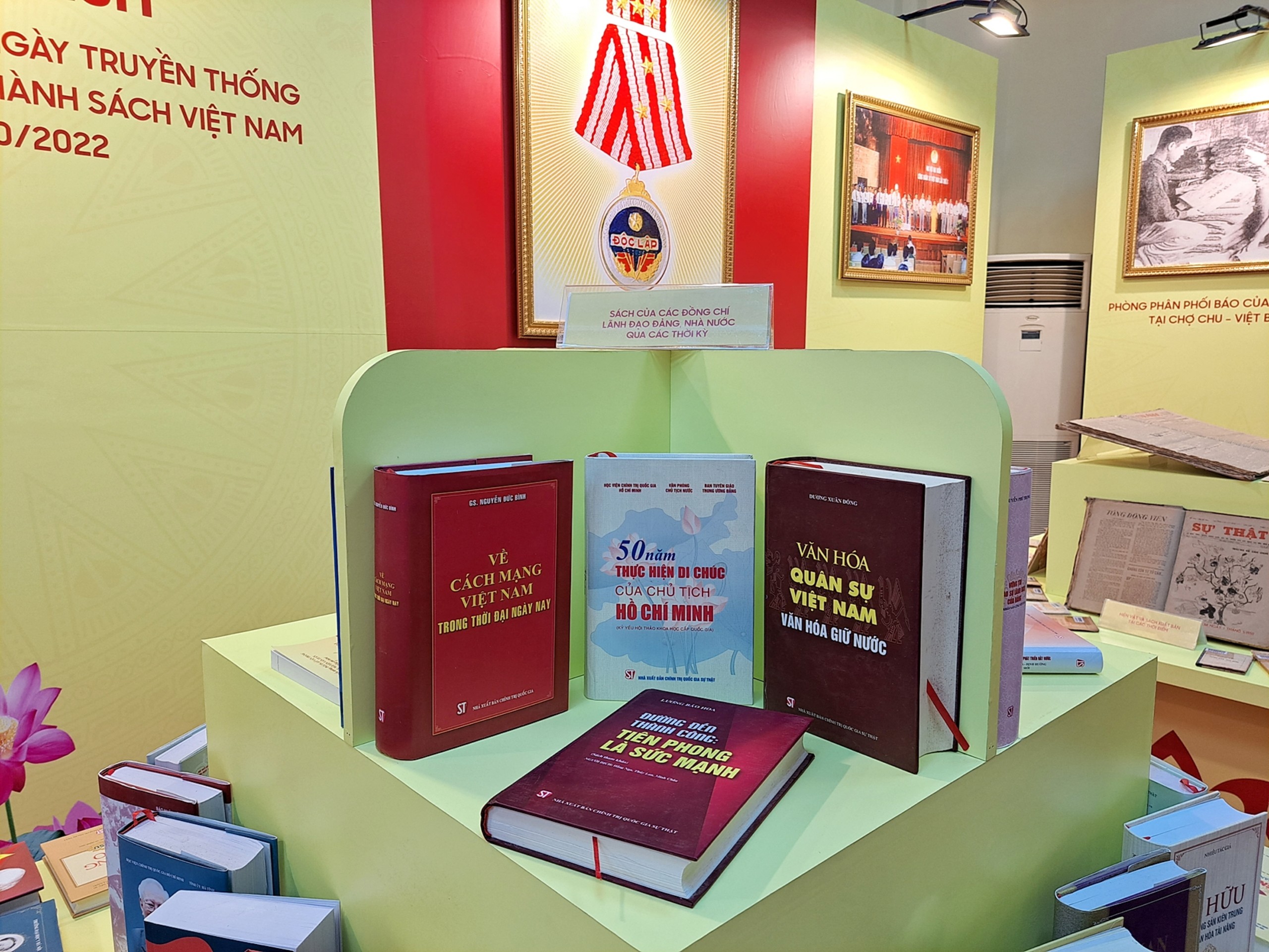 Trưng bày 2.500 cuốn sách, tư liệu, hiện vật nhân dịp Kỷ niệm 70 năm ngày truyền thống ngành Xuất bản Việt Nam - 9