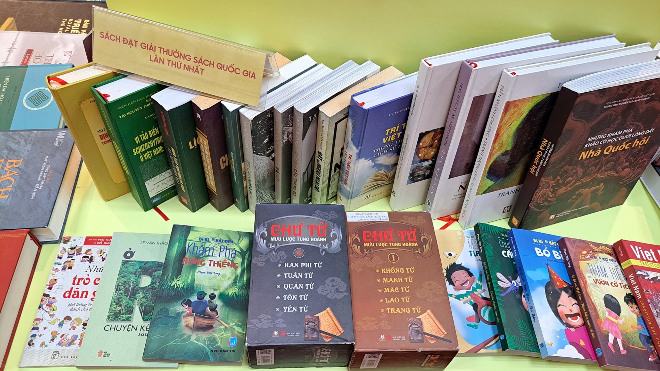 Trưng bày 2.500 cuốn sách, tư liệu, hiện vật nhân dịp Kỷ niệm 70 năm ngày truyền thống ngành Xuất bản Việt Nam - 14