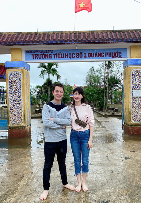 Vợ chồng Đăng Khôi ủng hộ đồng bào miền Trung khắc phục hậu quả bão lụt - 2
