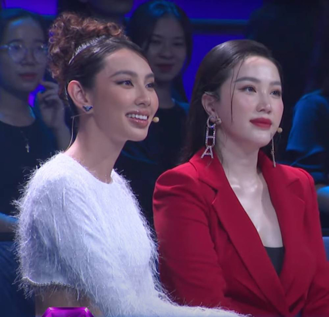Hoàng Thùy Linh lộ nhan sắc thật khi ôm &#34;người tình&#34;, liệu có lấn át đồng niên? - 15