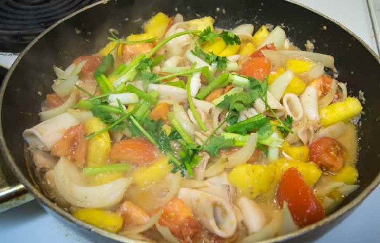 11 cách làm mực xào thập cẩm cùng dưa leo, hành tây ngon giòn, không tanh - 5