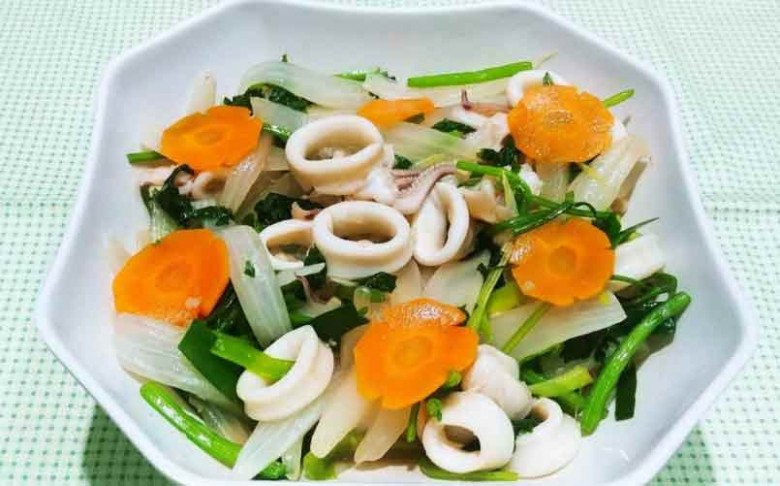 11 cách làm mực xào thập cẩm cùng dưa leo, hành tây ngon giòn, không tanh - 7